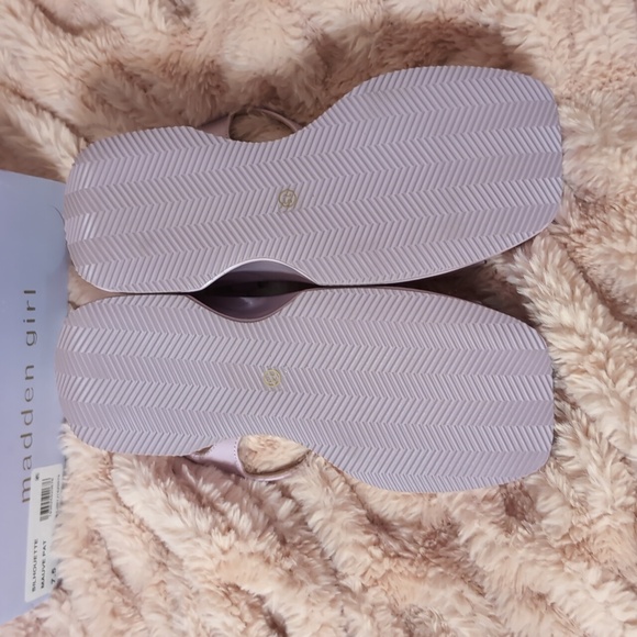 NEW IN BOX Madden Girl Silhouette wedge sandal in mauve (lavender/light purple) - Picture 3 of 6